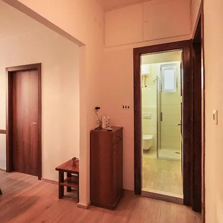 Tranquil Urban Escape Apartament