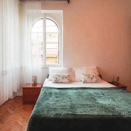 Tranquil Urban Escape Apartman
