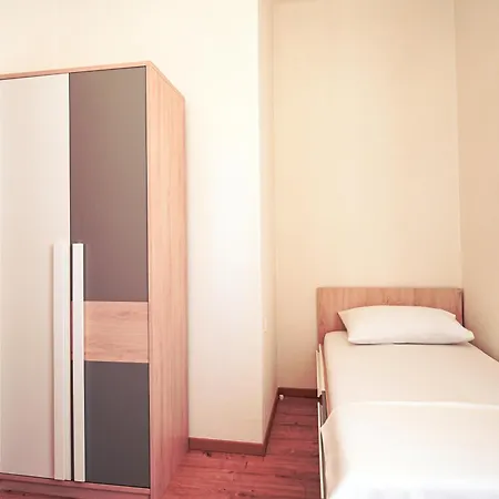 Tranquil Urban Escape Σπλιτ