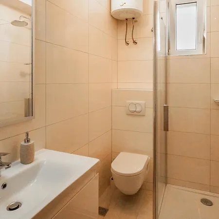 Apartamento Tranquil Urban Escape Split